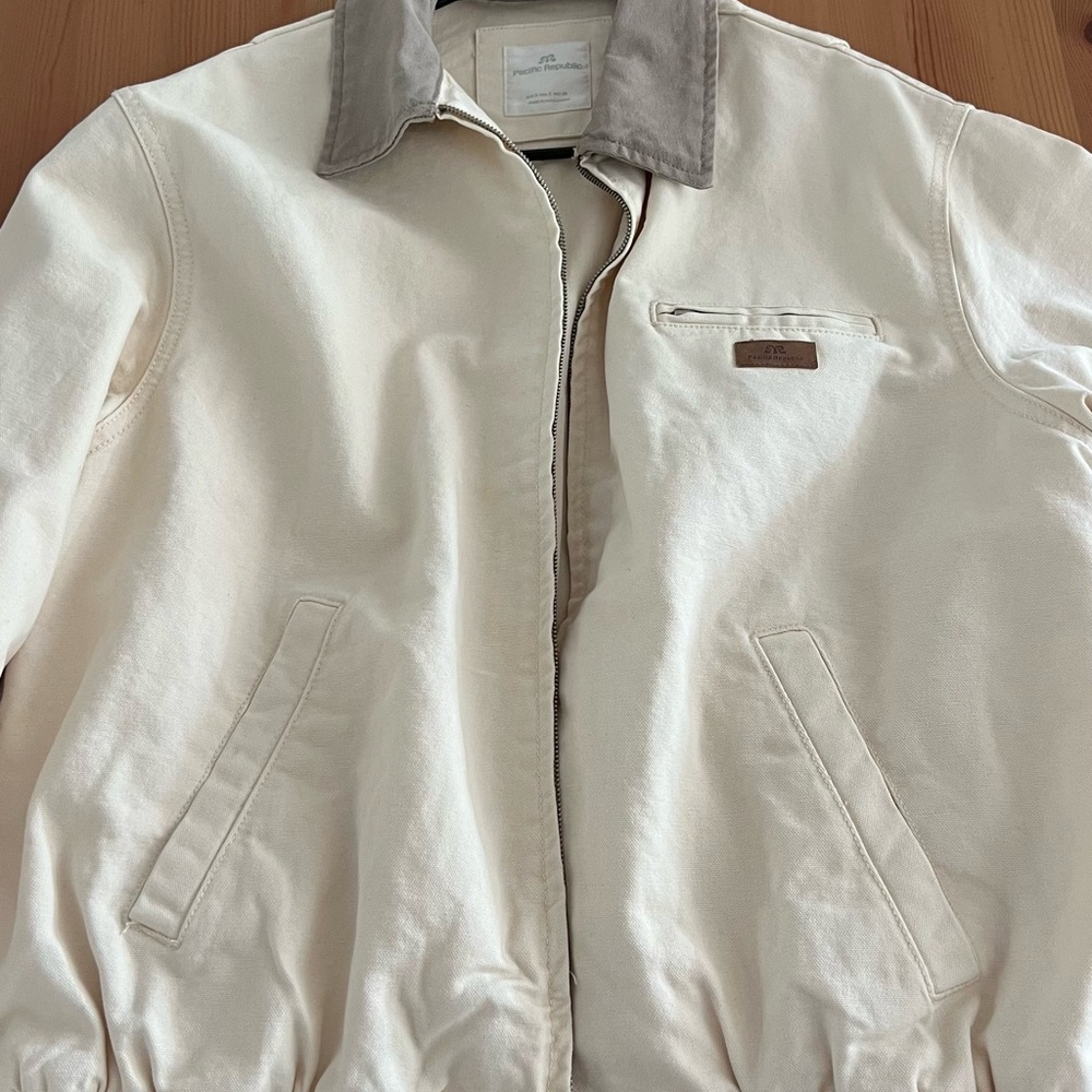 Unisex Cream Jacket with Gray Collar - Picture 2 of 6